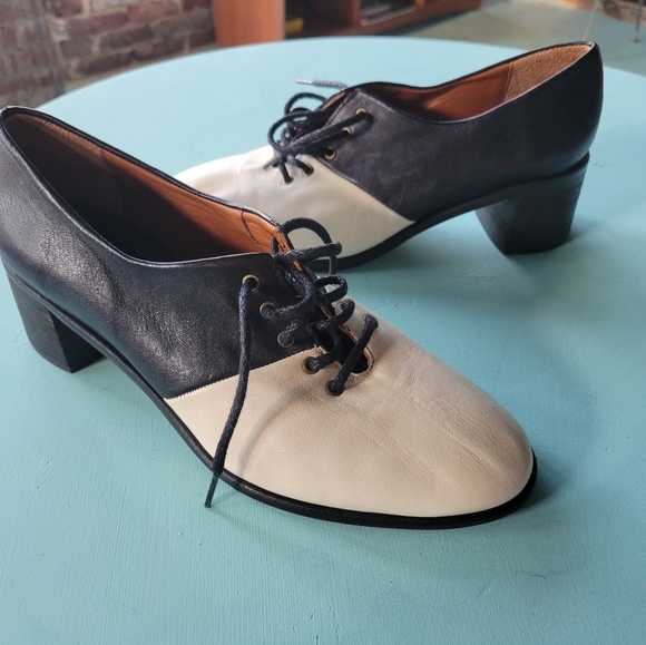 Handmade Leather Black and White Lace up Block Heels - Picture 3 of 9